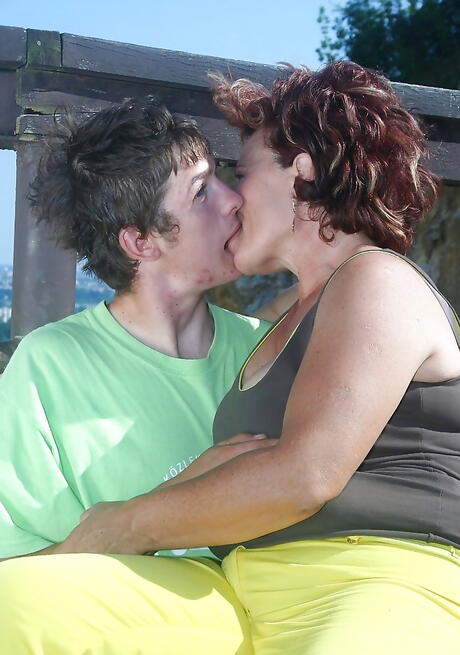 Sultry mature Manyika rammed in her hairy pussy after hot blowjob outside