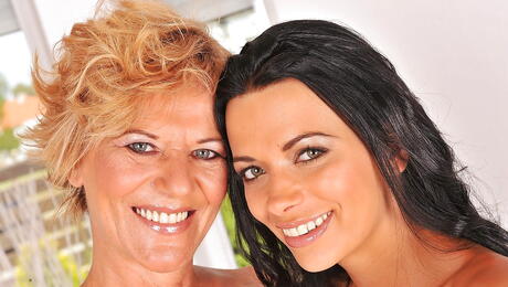 Very attractive girls Shalina Divine and Lili having lesbian fun 