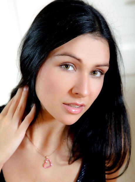 Svelte teen Elizabeth reveals her butt in hot panties and masturbates with sex toy 